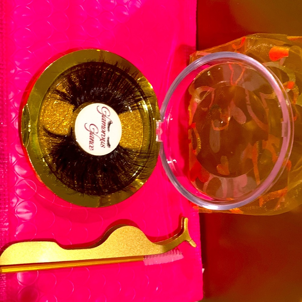 Mink eyelashes from The Glamorous Glance collection!!!